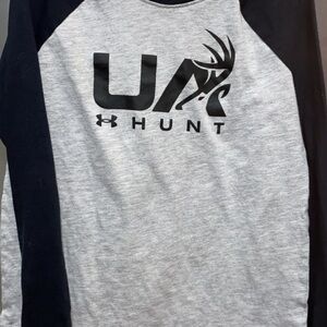 Under Armour Men's Gray and Black Long Sleeve Tee